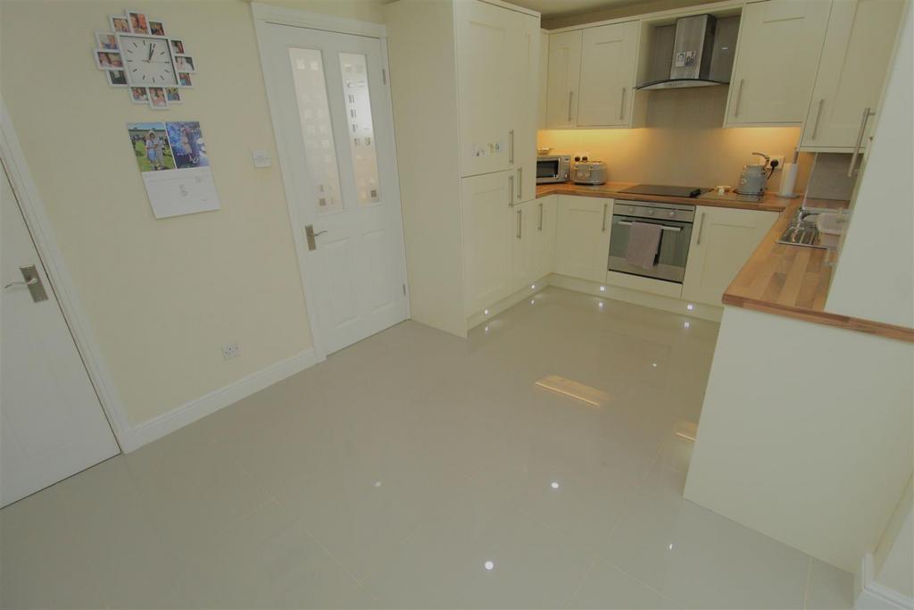 Kitchen3.JPG