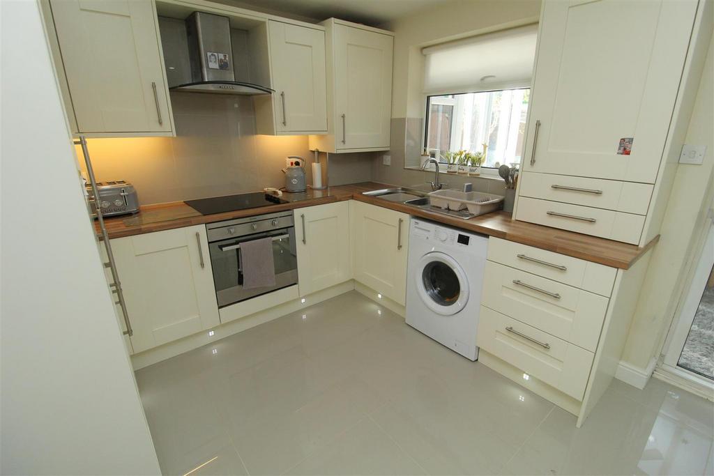 Kitchen1.JPG