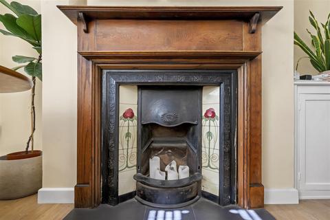 2 bedroom flat for sale, Lorne Road, Finsbury Park