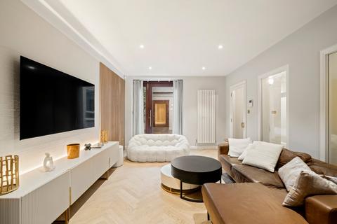 3 bedroom flat to rent, Cornwall Gardens, South Kensington, London