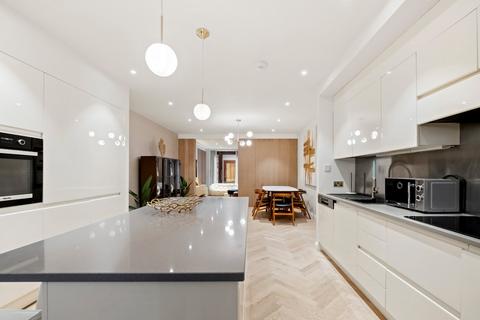 3 bedroom flat to rent, Cornwall Gardens, South Kensington, London