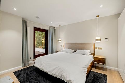 3 bedroom flat to rent, Cornwall Gardens, South Kensington, London