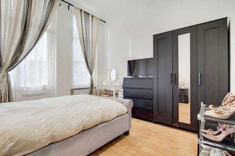 2 bedroom flat to rent, Warwick Road, Earls Court, London, SW5