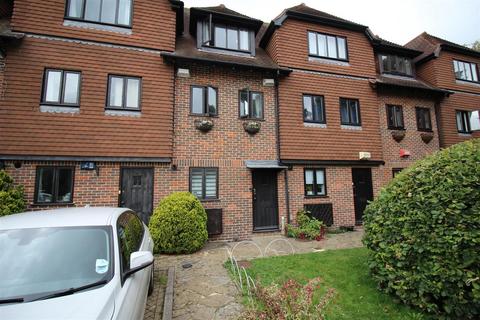4 bedroom terraced house to rent, Linden Grove, Canterbury