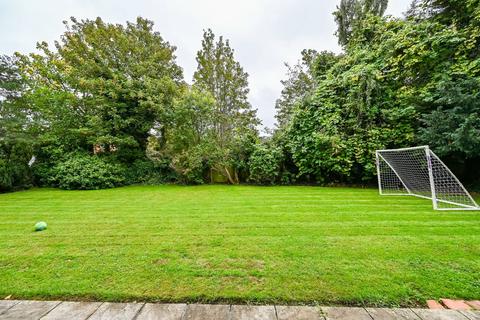 2 bedroom flat for sale, Tewkesbury Court, Bounds Green, London, N11