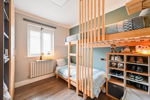 2 bedroom flat for sale, Tewkesbury Court, Bounds Green, London, N11