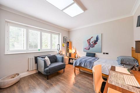 2 bedroom flat for sale, Tewkesbury Court, Bounds Green, London, N11