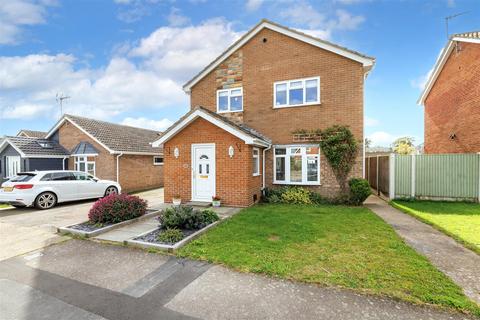 61 Catchpole Close, Kessingland, Lowestoft, NR33 7TL