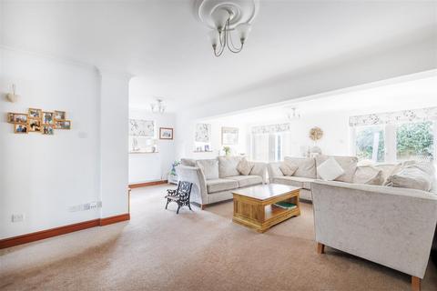 61 Catchpole Close, Kessingland, Lowestoft, NR33 7TL
