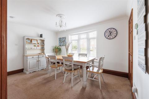 61 Catchpole Close, Kessingland, Lowestoft, NR33 7TL