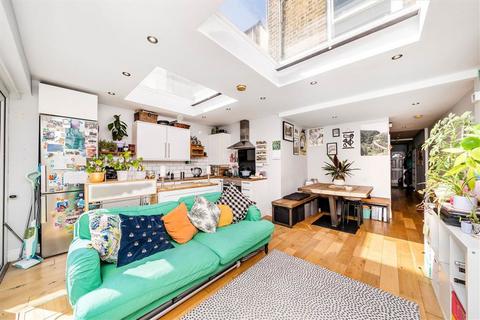 2 bedroom flat for sale, Shardeloes Road, London SE14