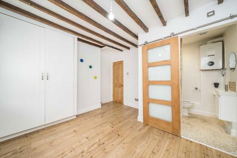 1 bedroom end of terrace house for sale, Hawks Road, Kingston Upon Thames KT1