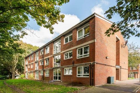 2 bedroom flat for sale, Hevelius Close, London, SE10