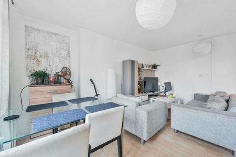 2 bedroom flat for sale, Hevelius Close, London, SE10