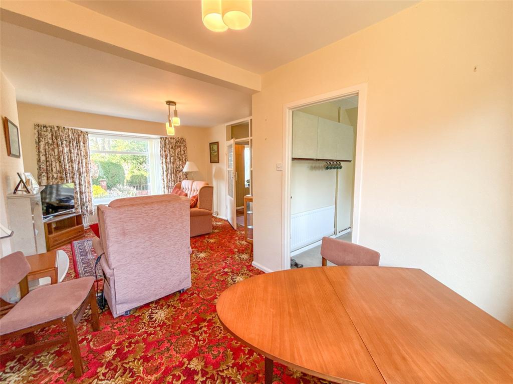 Lounge/Dining Room