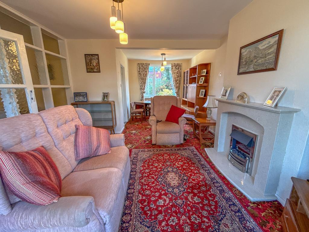 Lounge/Dining Room
