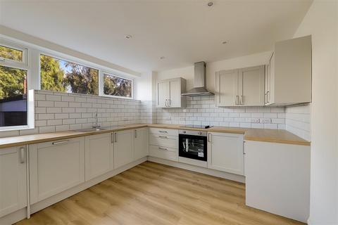 80 Castle Road, Worthing, BN13 1DQ