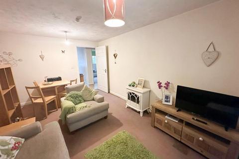 2 bedroom apartment for sale, Oberon Way, Cottingley