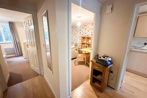 2 bedroom apartment for sale, Oberon Way, Cottingley