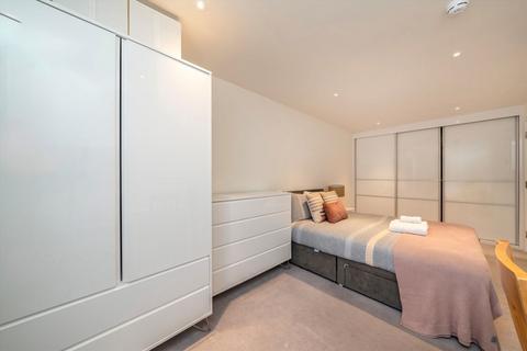 2 bedroom flat to rent, Canalside Square, London N1