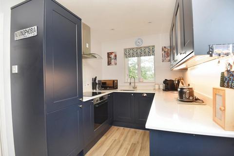 2 bedroom flat for sale, Cavalier Way, Wincanton