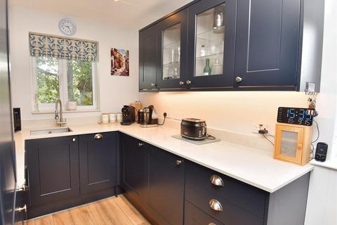 2 bedroom flat for sale, Cavalier Way, Wincanton