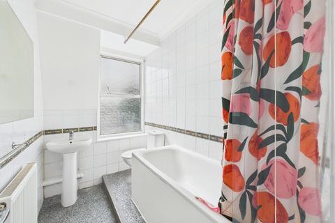 4 bedroom apartment to rent, Kilburn High Road, London, NW6