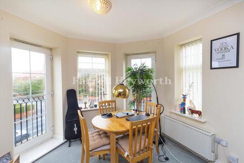 2 bedroom flat for sale, Fairhaven Road, Lytham St. Annes FY8