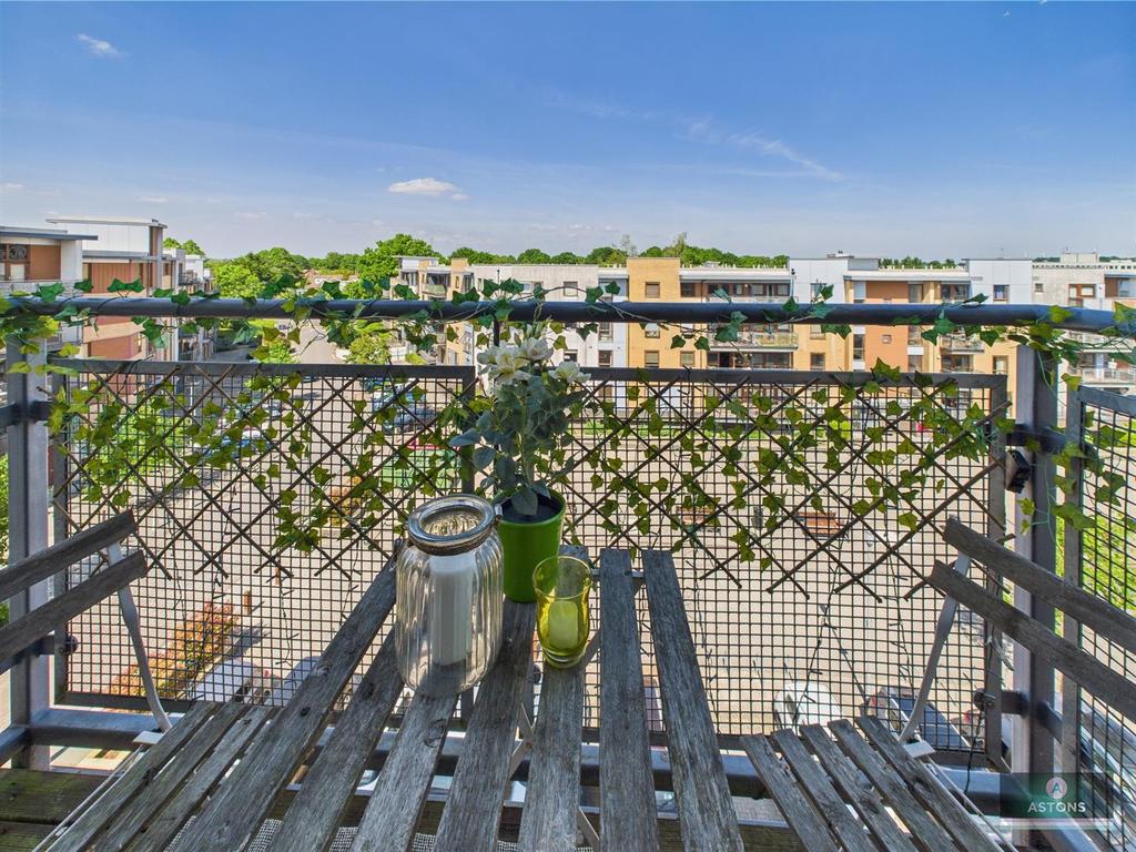 CAM02202 G0-PR0592-STILL006.jpg