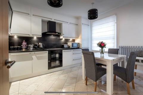 3 bedroom apartment to rent, Claverton Street, London, SW1V
