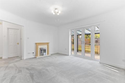54 Cameron Close, Hailsham, BN27 3WF