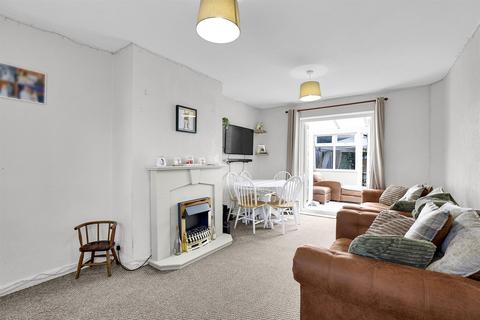 10 Brentwick Gardens, Brentford, TW8 9QL