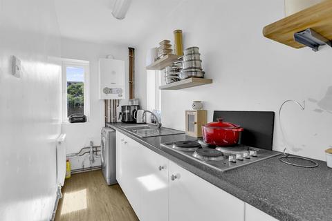 10 Brentwick Gardens, Brentford, TW8 9QL