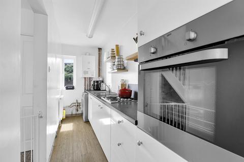 10 Brentwick Gardens, Brentford, TW8 9QL
