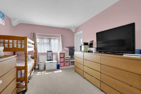 10 Brentwick Gardens, Brentford, TW8 9QL