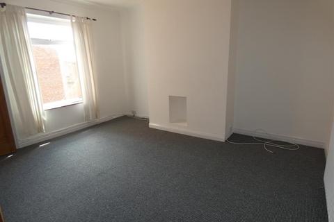 2 bedroom flat to rent, Biddlestone Road, Heaton