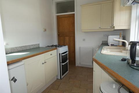 2 bedroom flat to rent, Biddlestone Road, Heaton