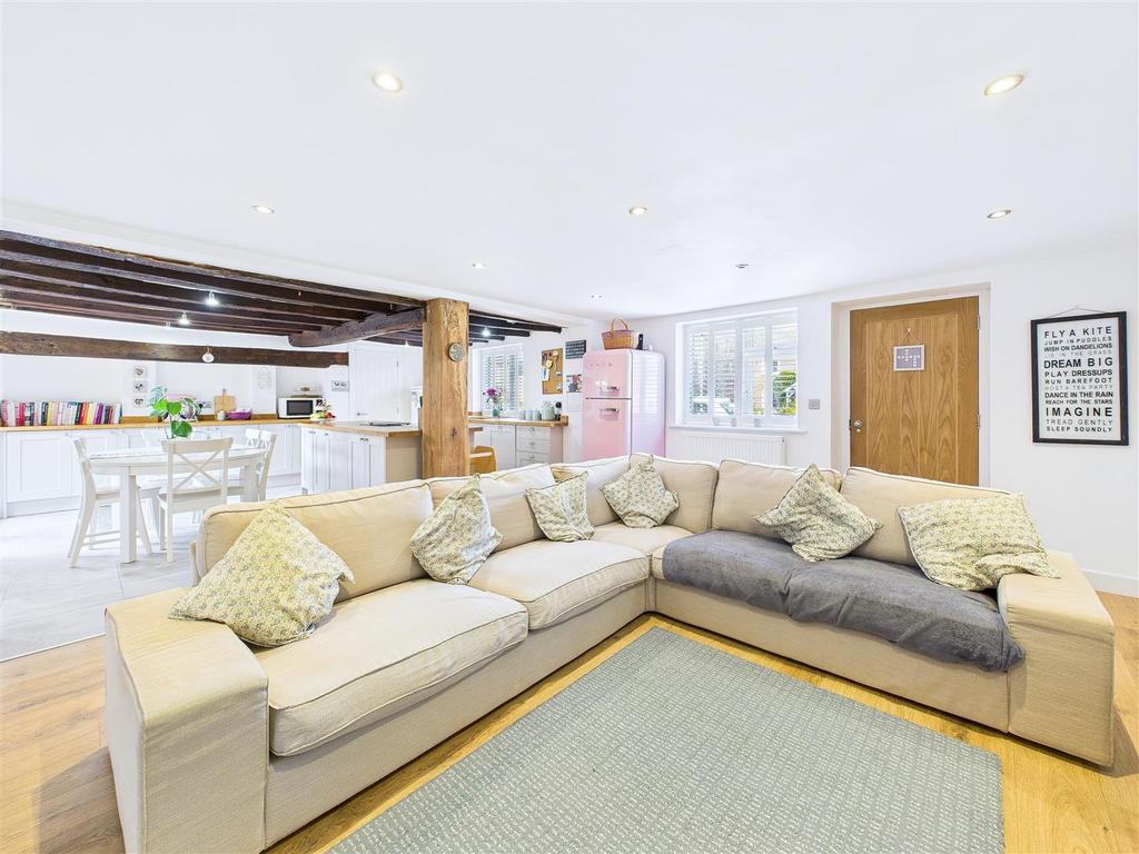 CAM04366 G0-PR0135-STILL048.jpg