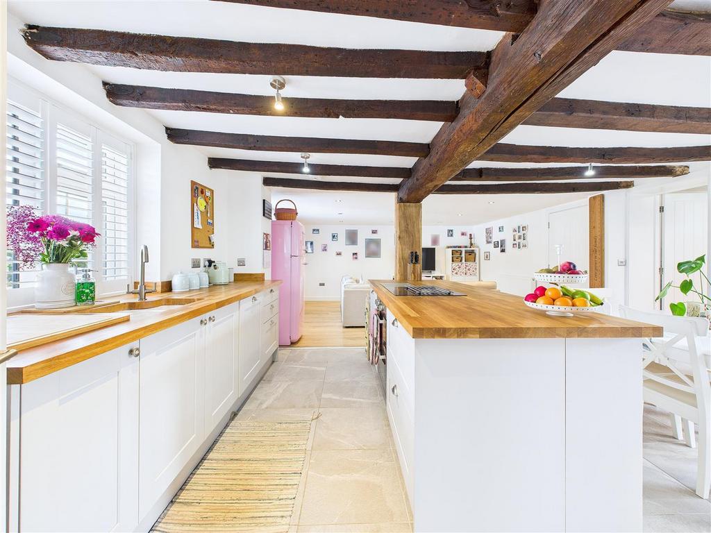 CAM04366 G0-PR0135-STILL040.jpg