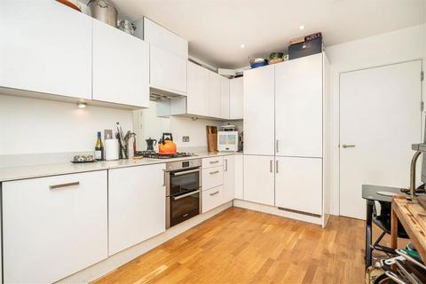 3 bedroom flat for sale, Beaufort Gardens, London E1