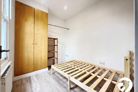 1 bedroom flat for sale, St. Mildreds Road, London, SE12
