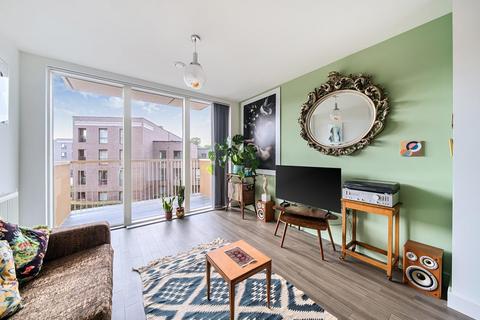 1 bedroom flat for sale, Dixie Court, Adenmore Road, London, SE6 4FA