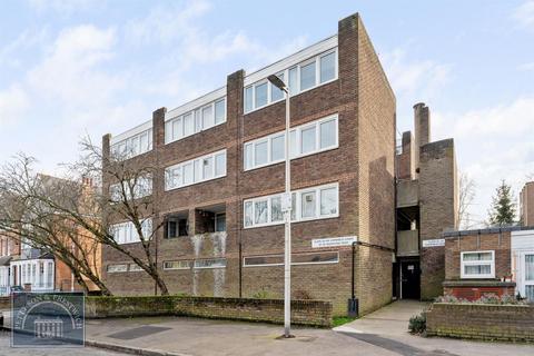 2 bedroom apartment for sale, Copsfield Court, Woodford Road, South Woodford