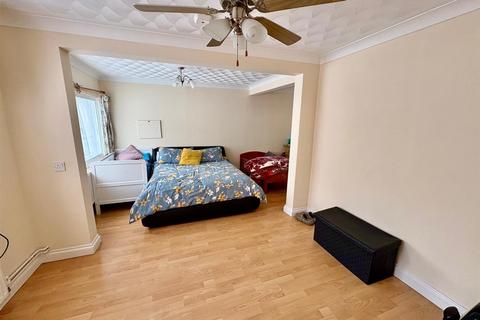 53 Benyon Grove, Orton Malborne, Peterborough, PE2 5XS