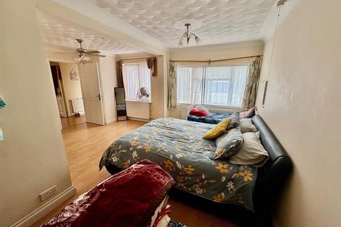 53 Benyon Grove, Orton Malborne, Peterborough, PE2 5XS