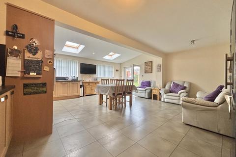 4 bedroom semi-detached house for sale, Penrhos Avenue, Fleetwood FY7