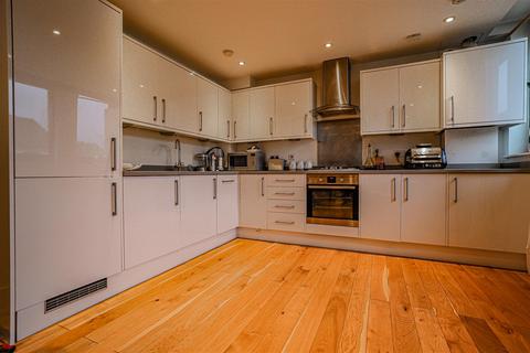 2 bedroom apartment for sale, Windsor Court, Corner Hall, HP3