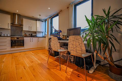 2 bedroom apartment for sale, Windsor Court, Corner Hall, HP3