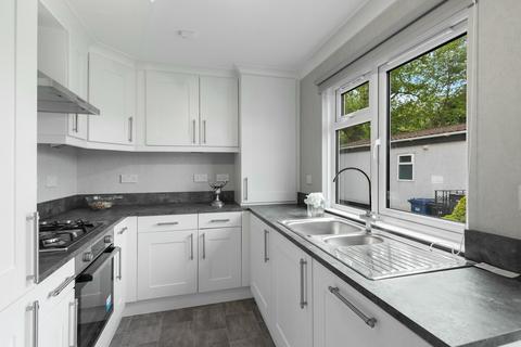 undefined, Barnet