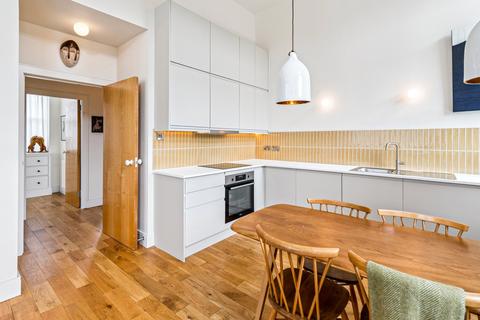 20/2 Mill Lane, Edinburgh, EH6 6TJ